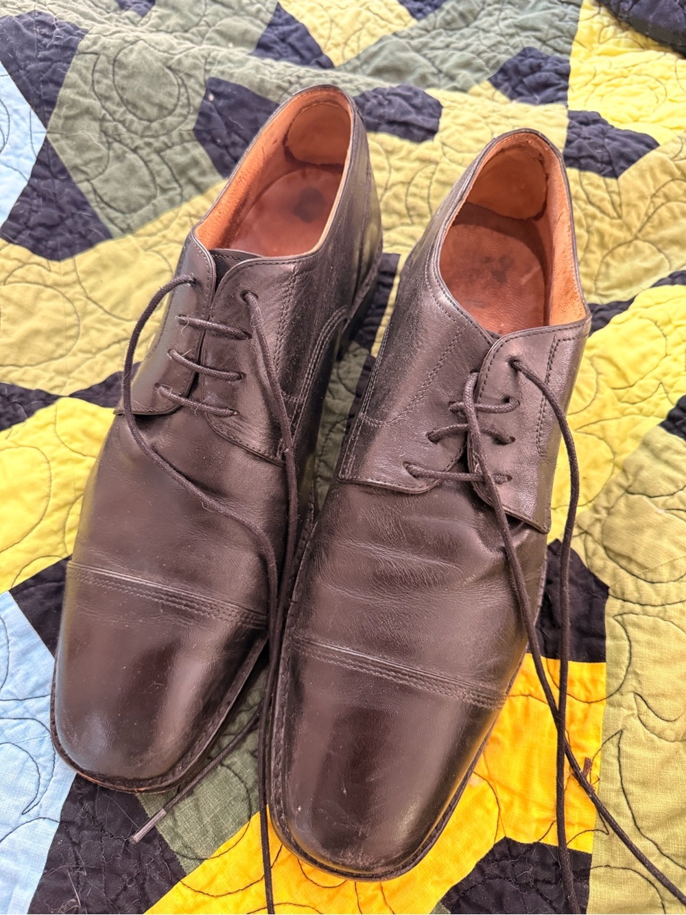 Men's Vintage Johnston and Murphy Classic Black Leather Cap Toe Dress Shoes
